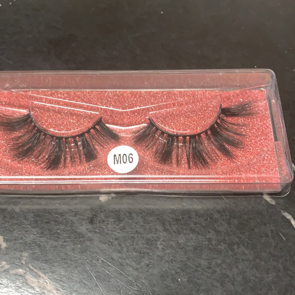 Lashes - Picture 7 of 17